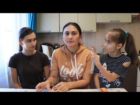 Видео: Манты без мантоварки и черничный пирог