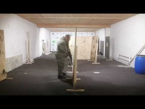 Видео: Нюансы одновременного входа в помещение