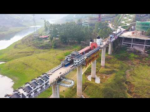 Видео: Маленький городок в Чунцине, построенный на мосту, очень веселый