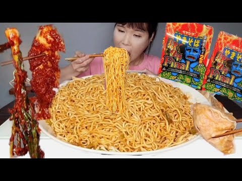 Видео: Самый острый рамен - это то, что называется Сильви-Па-Кимчи, сумасшедший манду-мукбанг.