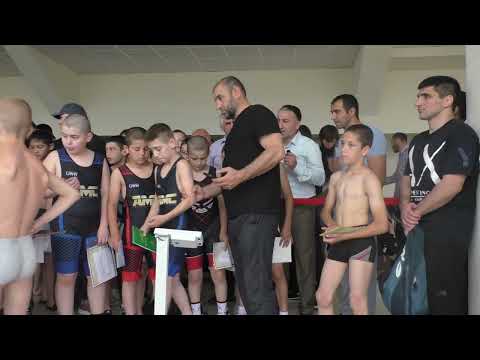 Видео: Взвешивание борцов