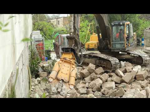 Видео: Демонтаж недостроенного корпуса школы. Экскаватор Volvo EC240BLC