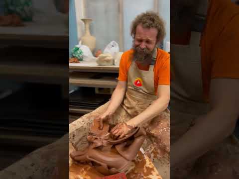 Видео: Смять — чтобы стать лучше: философия керамиста #глина #керамика #гончар #ceramic #pottery #гончарная