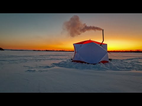 Видео: Первая рыбалка в 2024! Зимняя рыбалка с ночёвкой...