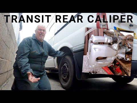 Видео: Руководство по замене заднего суппорта Ford Transit [ручной тормоз Mk7 Transit Van] Переделка кем...