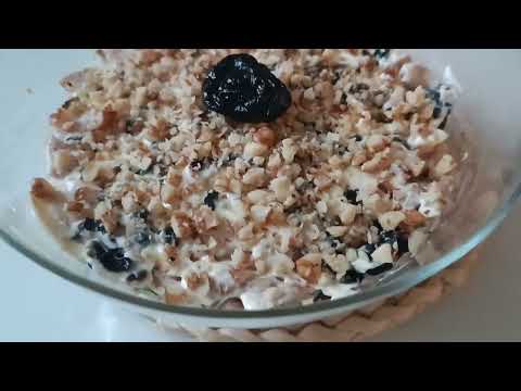 Видео: Слоёный салат с курицей и черносливом 