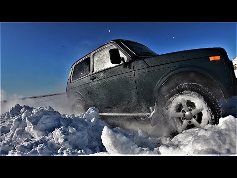 Видео: Я просто хотел на рыбалку! Застрял на льду! Что может НИВА с ЛОПАТОЙ! Эти БУРАНЫ закончатся?!