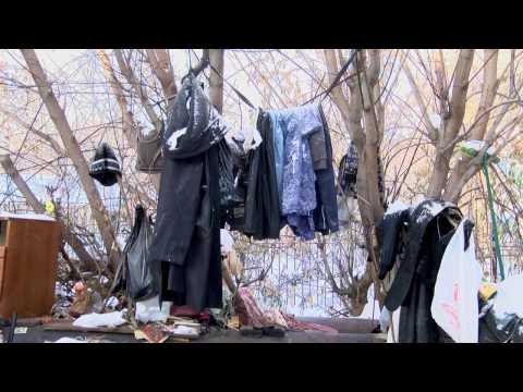 Видео: 14.11.16 Как обогреваются бомжи?