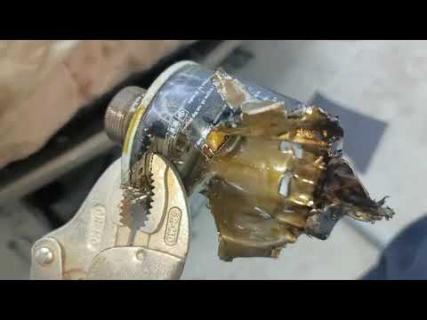 Видео: Как снять масляный фильтр, который не снимается