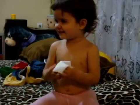 Видео: Убойный чих (sneezing baby). Даша Норкина. Нескончаемый чих.