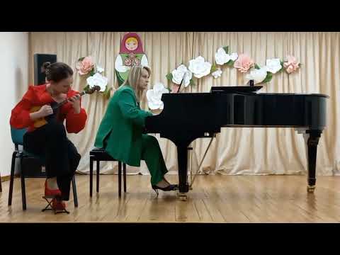 Видео: И.С.  Бах "Концерт № 1 ля минор", 1 часть   Играет Соболева Мария (домра) 2 курс НМК Новосибирск