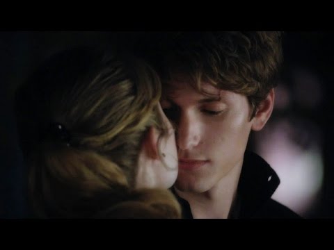 Видео: Девять жизней Хлои Кинг - Вы любите не тех.