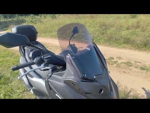 Видео: Обзор нового скутера Kunhao TMax / Zmax / RS Ciclon двигатель Jinlang EFI ROJO RONGMAO 180 см³.