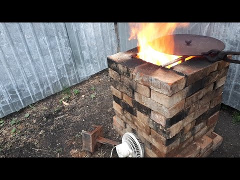 Видео: Плавильная печь из кирпичей