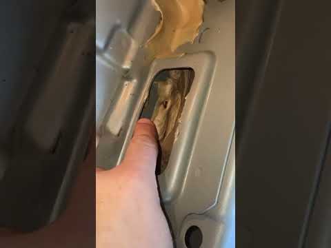 Видео: Ford C-max причина появления воды в багажнике