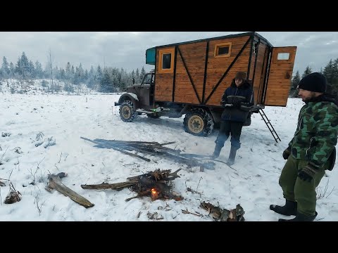 Видео: Выживаем в мороз на ГАЗ-63 1968 года. Одни ночью в лесу...