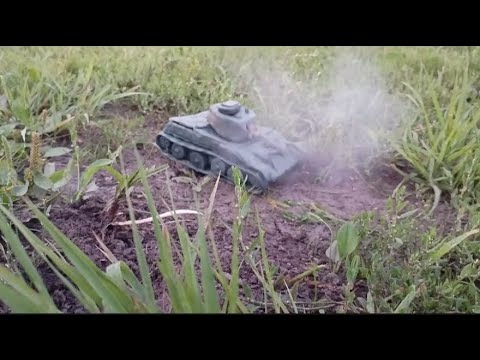 Видео: Обстрел пластилиного танка т34