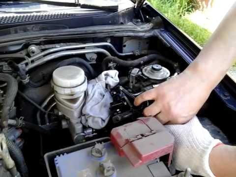 Видео: Замена топливного фильтра мицубиси паджеро спорт