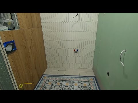 Видео: Работы с мозаикой и мелкоформатной плиткой /часть 1/