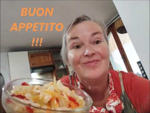 Видео: Давайте научим наших друзей итальянцев квасить капусту! Faccio vedere come fermentare il cavolo!