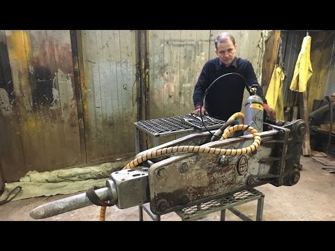 Видео: 🚜Заправка АЗОТОМ ГидроМОЛОТА💧Техобслуживание корейского Г/МОЛОТА🔧🔨