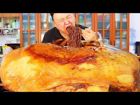 Видео: Супер легкая лапша с соевой пастой, ешьте с тушеным куриным бедром, вкусно | Мукбанг