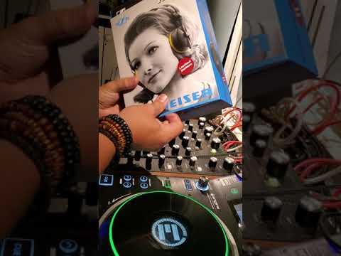 Видео: Sennheiser HD 25 Limited Edition распаковка (Unboxing)