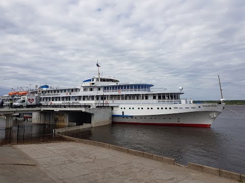 Видео: На теплоходе до Казани #1 Знакомство с кораблем.Пермские мосты.Первый ужин.Вечерний концерт.