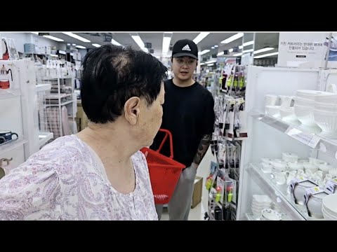 Видео: ЕДЕМ С ДАНЕЙ В МАГАЗИН|НАКУПИЛИ ВСЯКОГО БАРАХЛА
