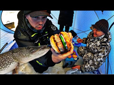 Видео: ПЕРВЫЙ ЛЁД С КОМФОРТОМ! С ЖЁНАМИ ЖАРИМ СТЕЙКИ И ЛОВИМ ЩУК!