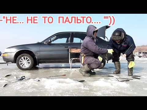 Видео: Рыбаки облизываются на мои блесна) . Ловля селедки на махалки в Тавричанке.