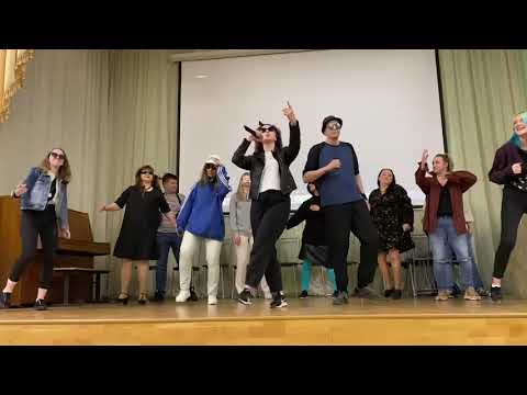 Видео: Поздравление родителей (Песня) на выпускной начальной школы (часть 2)