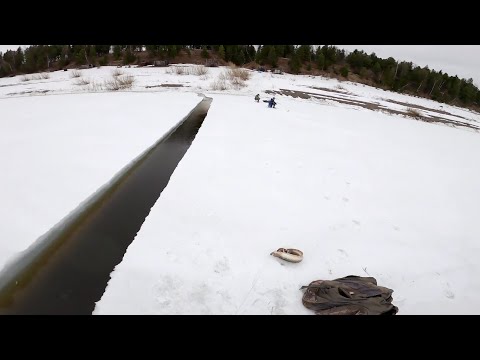 Видео: Рыбалка на трещинах. Ловля налима на реке.