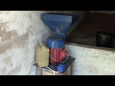 Видео: Самодельная зернодробилка ( ДКУ ) собранная на основе тормозного барабана гусеничного трактора.