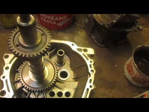 Видео: замена г.п. 4,375 на 3,9 в кпп москвич 2141 . 2 серия . Сборка.