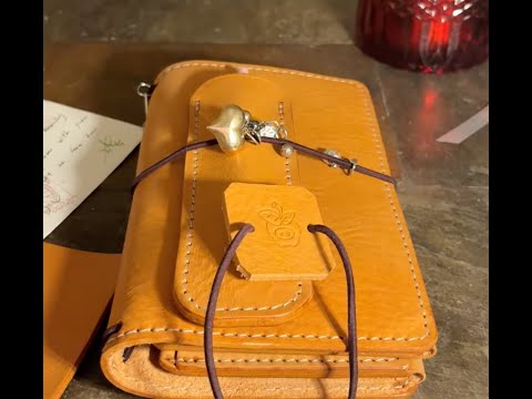 Видео: Дорожный блокнот/кошелек от Apple Pig Leather Arts