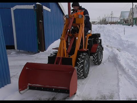 Видео: Мини погрузчик борьба со снегом.