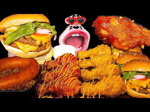 Видео: Эпические бургеры, хрустящая курица и лапша из черной фасоли колбаса! ASMR Mukbang Eating Show!