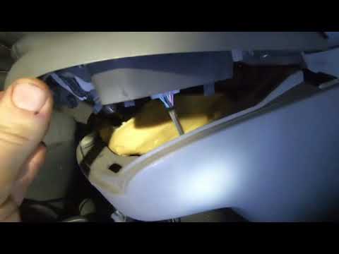 Видео: Замена регулятора( резистора) вентилятора печки Renalt Grand Scenik 2.