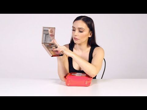 Видео: Что в косметичке у Ольги Серябкиной aka MOLLY?