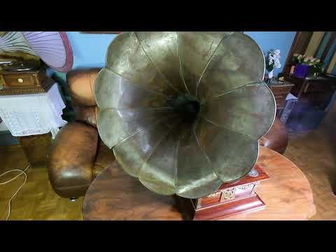 Видео: Послушаем настоящий граммофон.  Старые грампластинки. Юровская "Синий платочек"