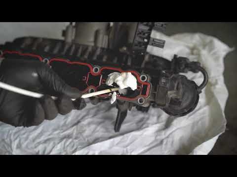 Видео: Чистка впускного коллектора двигателя Audi A4 1.8 TFSI. Пенная раскоксовка ВАЛЕРА. Инструкция