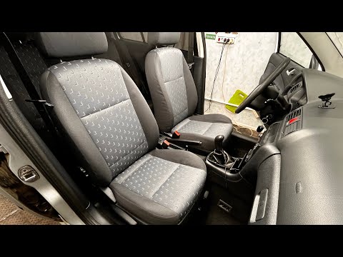 Видео: Химчистка на Skoda Octavia. Гаражный детейлинг.