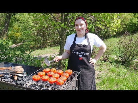 Видео: Женщина у мангала- это жесть? Фаршированный ПЕРЕЦ НА МАНГАЛЕ, цыганка готовит.