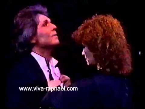 Видео: Raphael (Рафаэль) en "XXV Aniversario" en Santiago Bernabeu (Madrid). 1985 viva-raphael.com