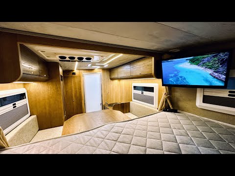 Видео: Жилой модуль Piligrim Camper 370LX. Роскошный кемпер для пикапа Toyota Hilux