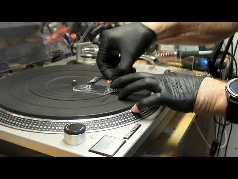Видео: Проигрыватель виниловых пластинок Technics Quartz SL1200 MK2 в сервисном центре.