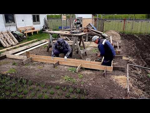 Видео: ДЕЛАЕМ ОПАЛУБКУ ДЛЯ ФУНДАМЕНТА НА КУРЯТНИК