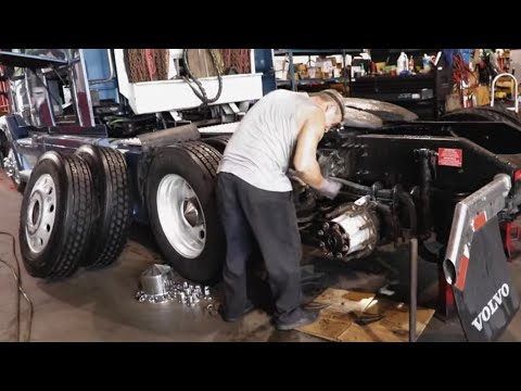 Видео: Подготовка Вольво Ч2 | Выевляются проблемы с траком | Дальнобой в США