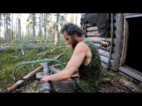 Видео: Ремонт в избушке. Болотное озеро - Рыбалка на спиннинг